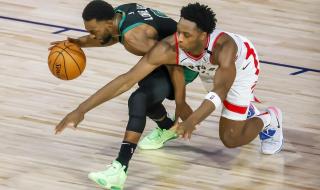 库里后场三分5连中