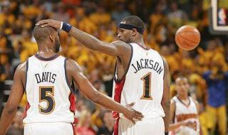 密尔沃基雄鹿英文 密尔沃基雄鹿英文